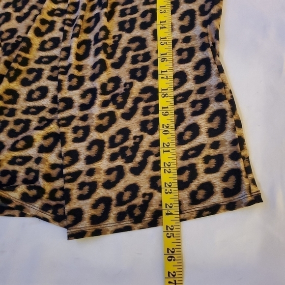 T Tahari blouse leopard print 3/4 length sleeves - Picture 11 of 11